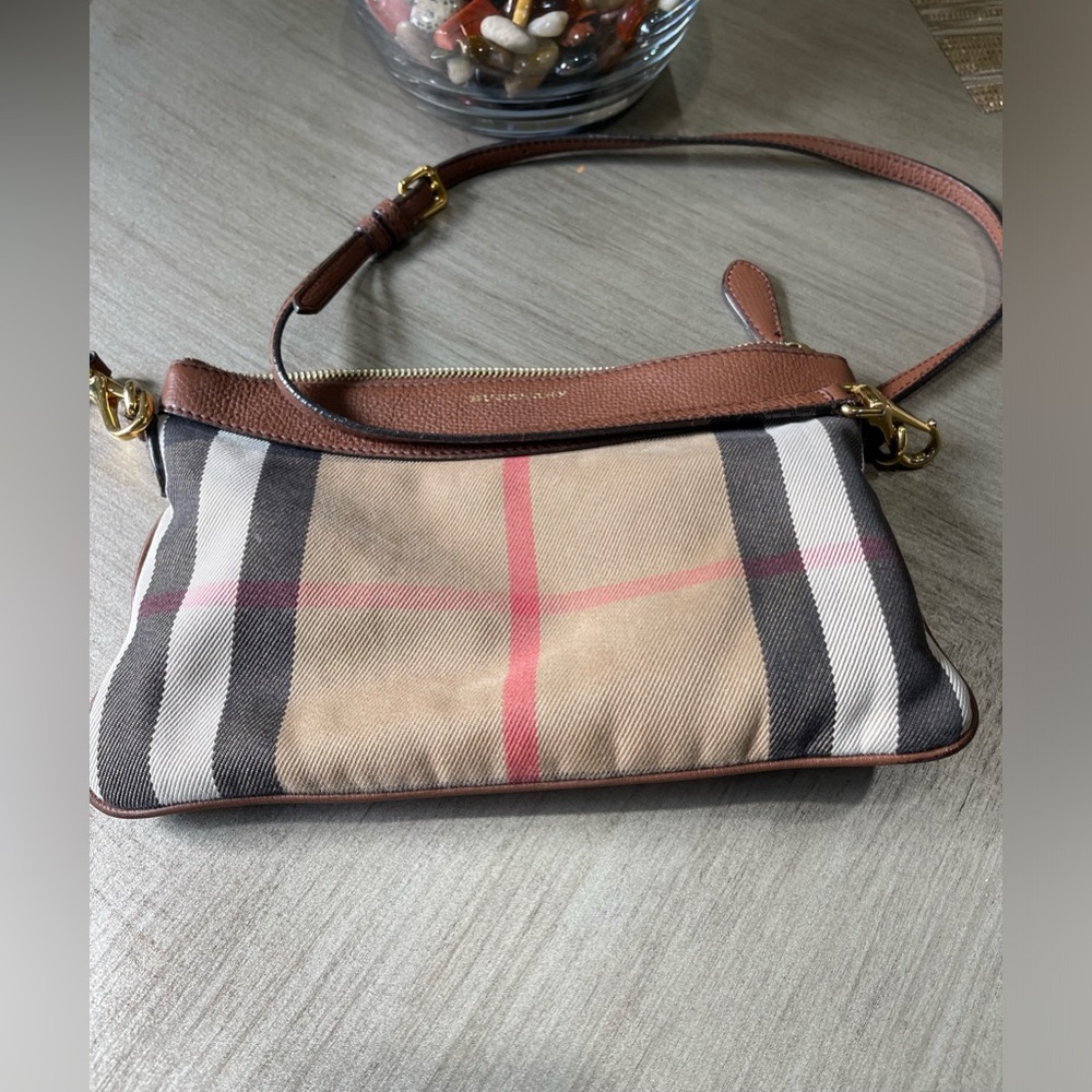 BURBERRY 
House Check Derby Peyton
Crossbody Clutch Bag Tan used